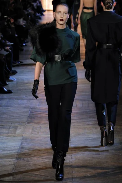 Look 13